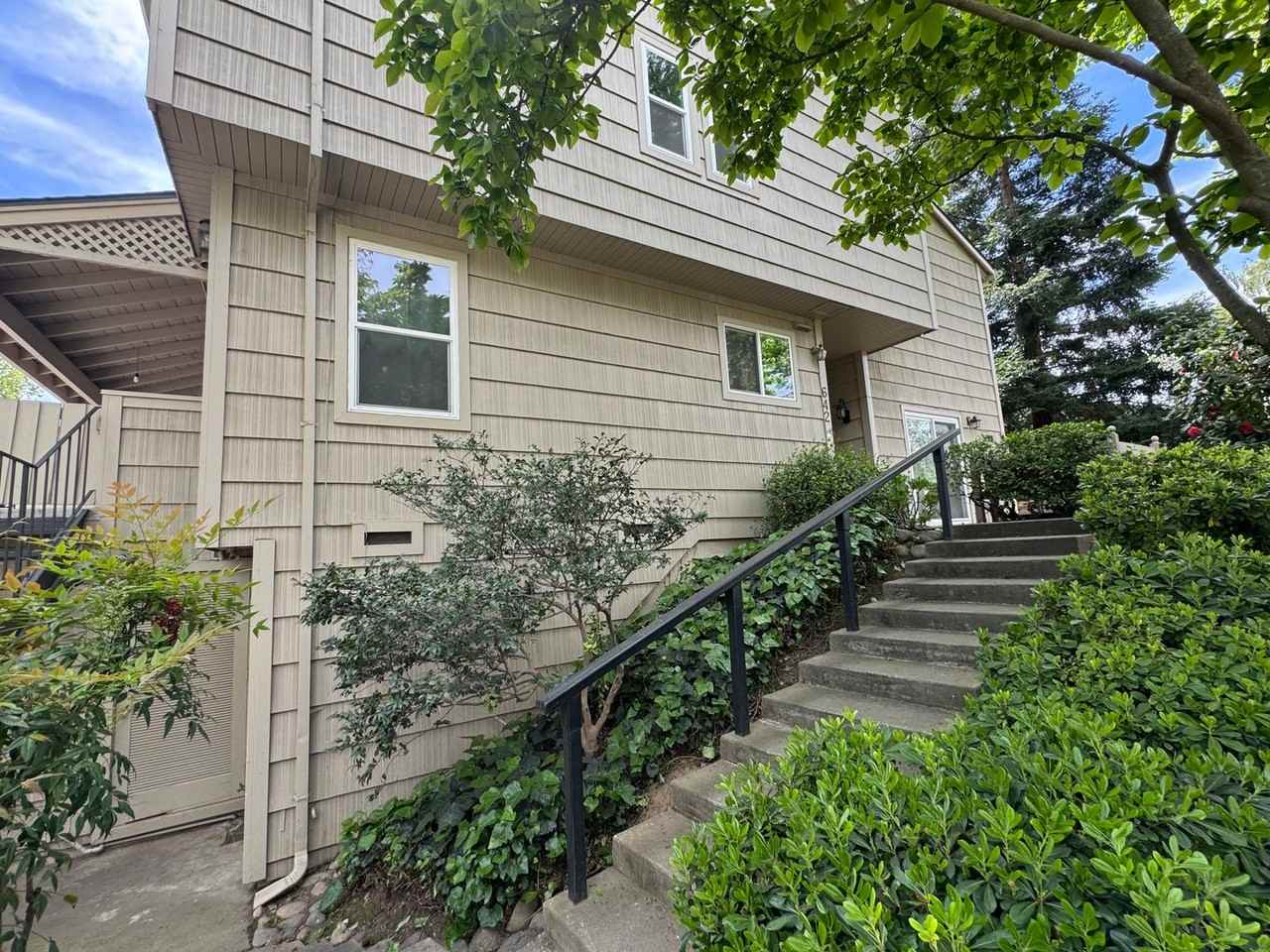 642 Commons Dr - Photo 2 of 49