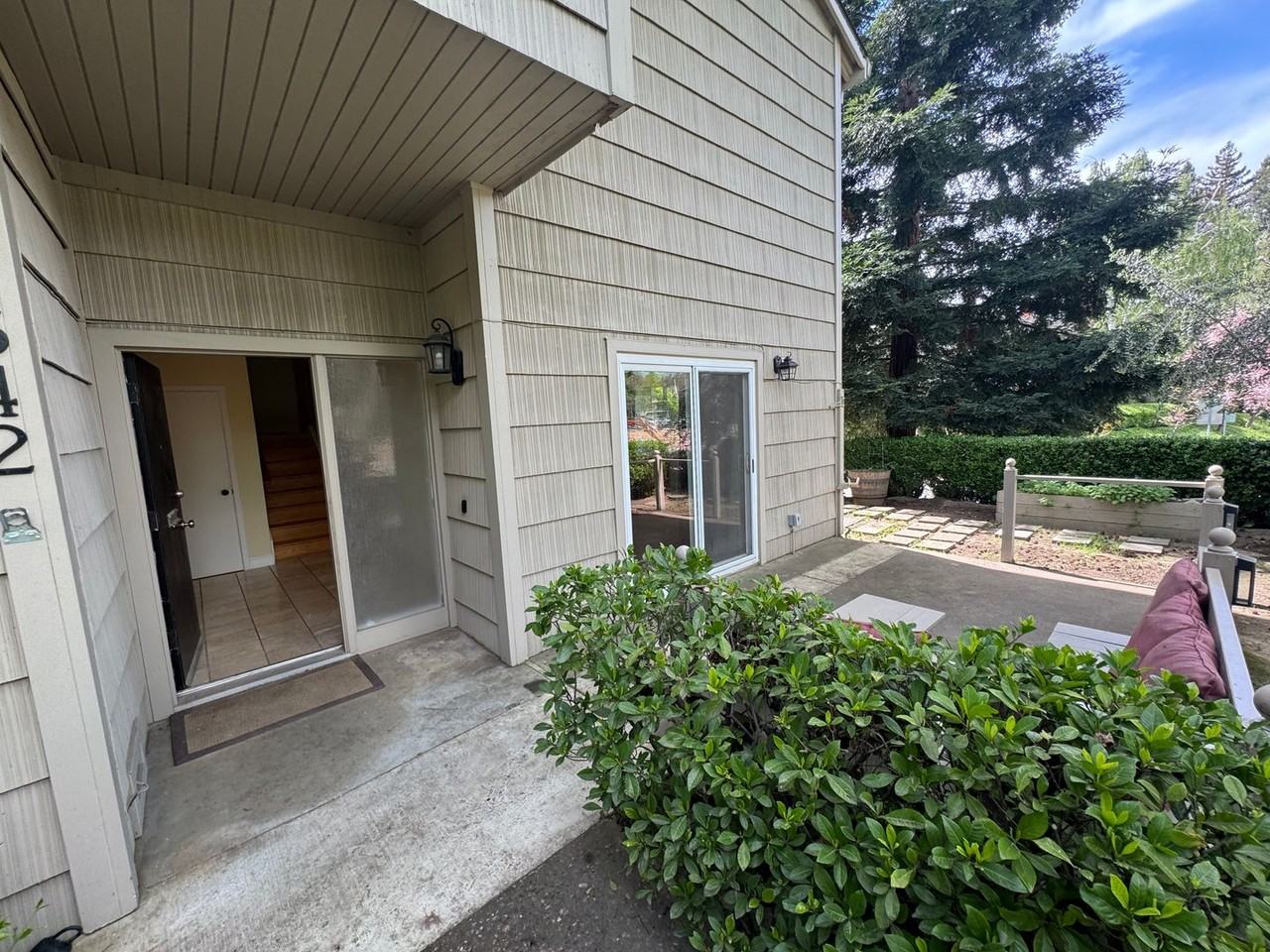 642 Commons Dr - Photo 4 of 49