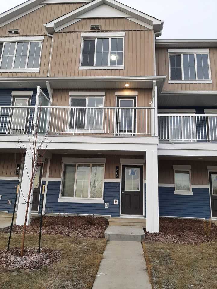 483 Desrochers Boulevard Southwest - Photo 2 of 11