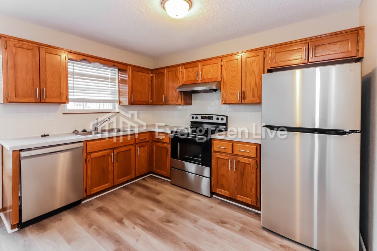 1501 Hawthorn Cir - Photo 7 of 15