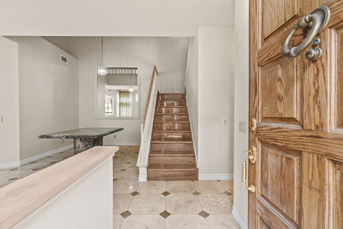 471 Lorenzo Dr - Photo 3 of 27