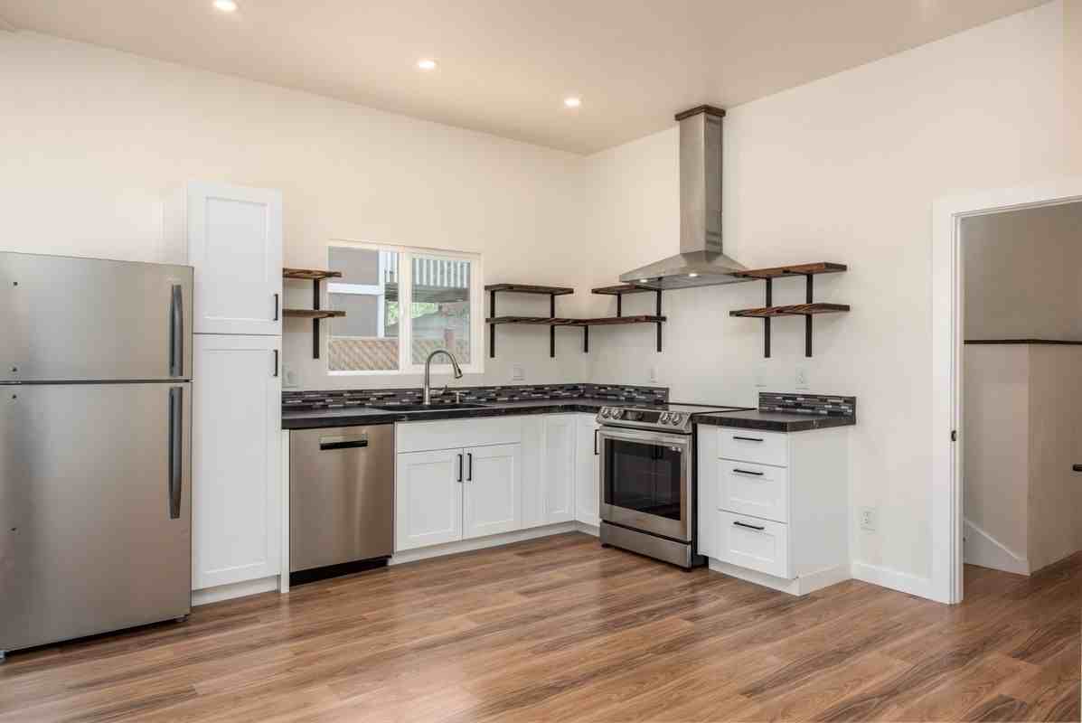 7631 Bately Ct - Photo 2 of 8