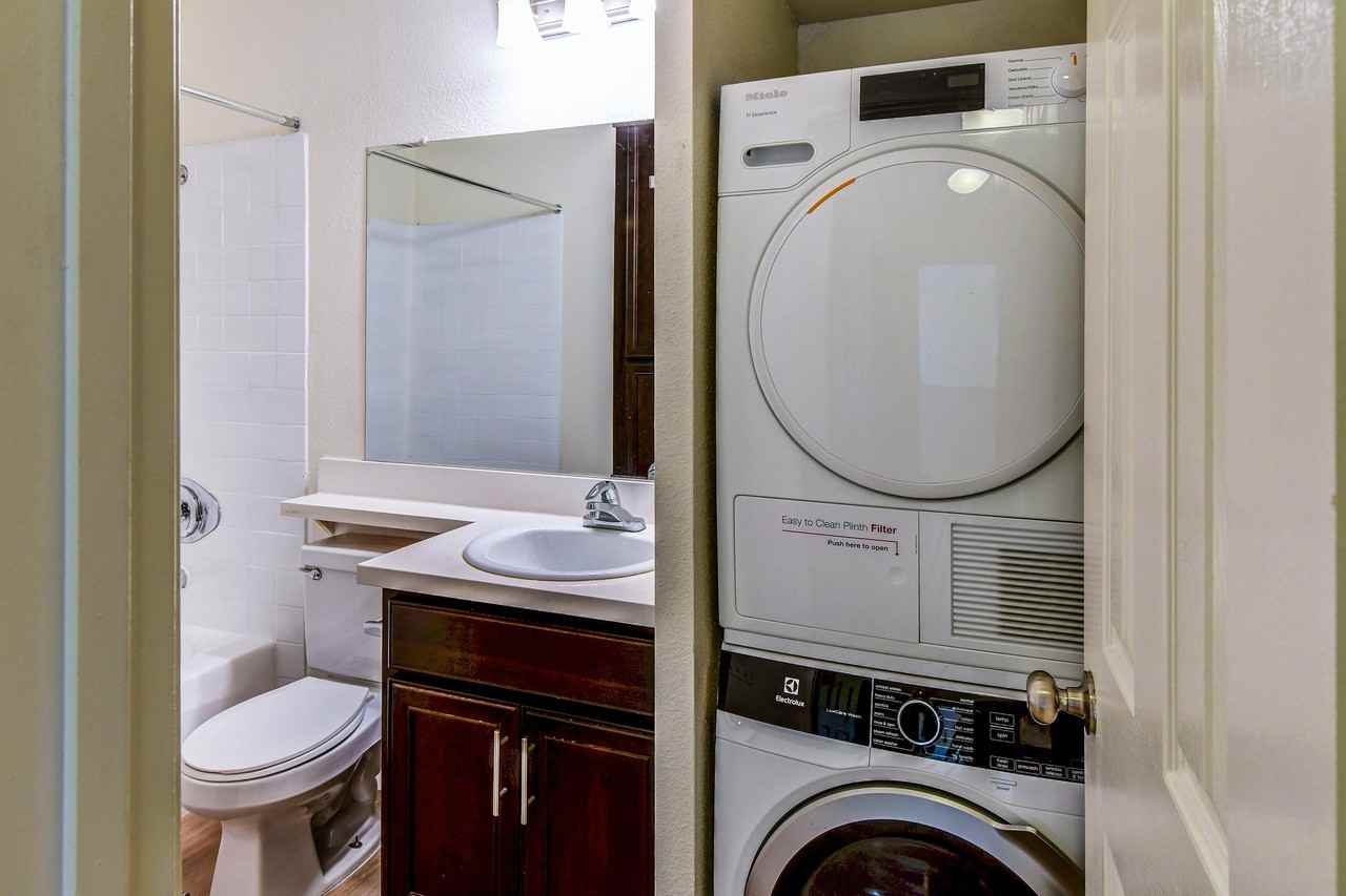 La Jolla Nobel - Photo 3 of 36