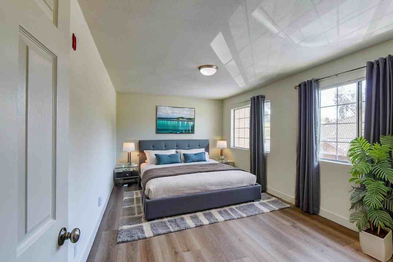 La Jolla Nobel - Photo 4 of 36