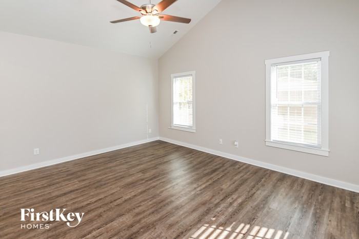 203 Montclair Dr - Photo 3 of 15