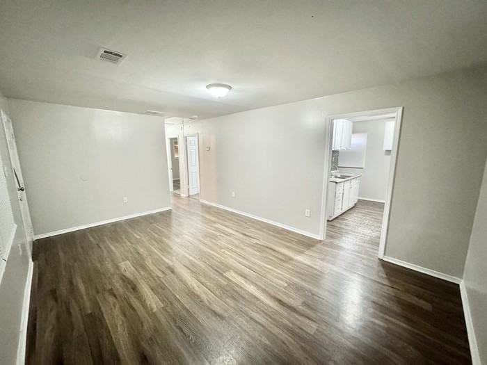 884 Restbrook Ave - Photo 3 of 12