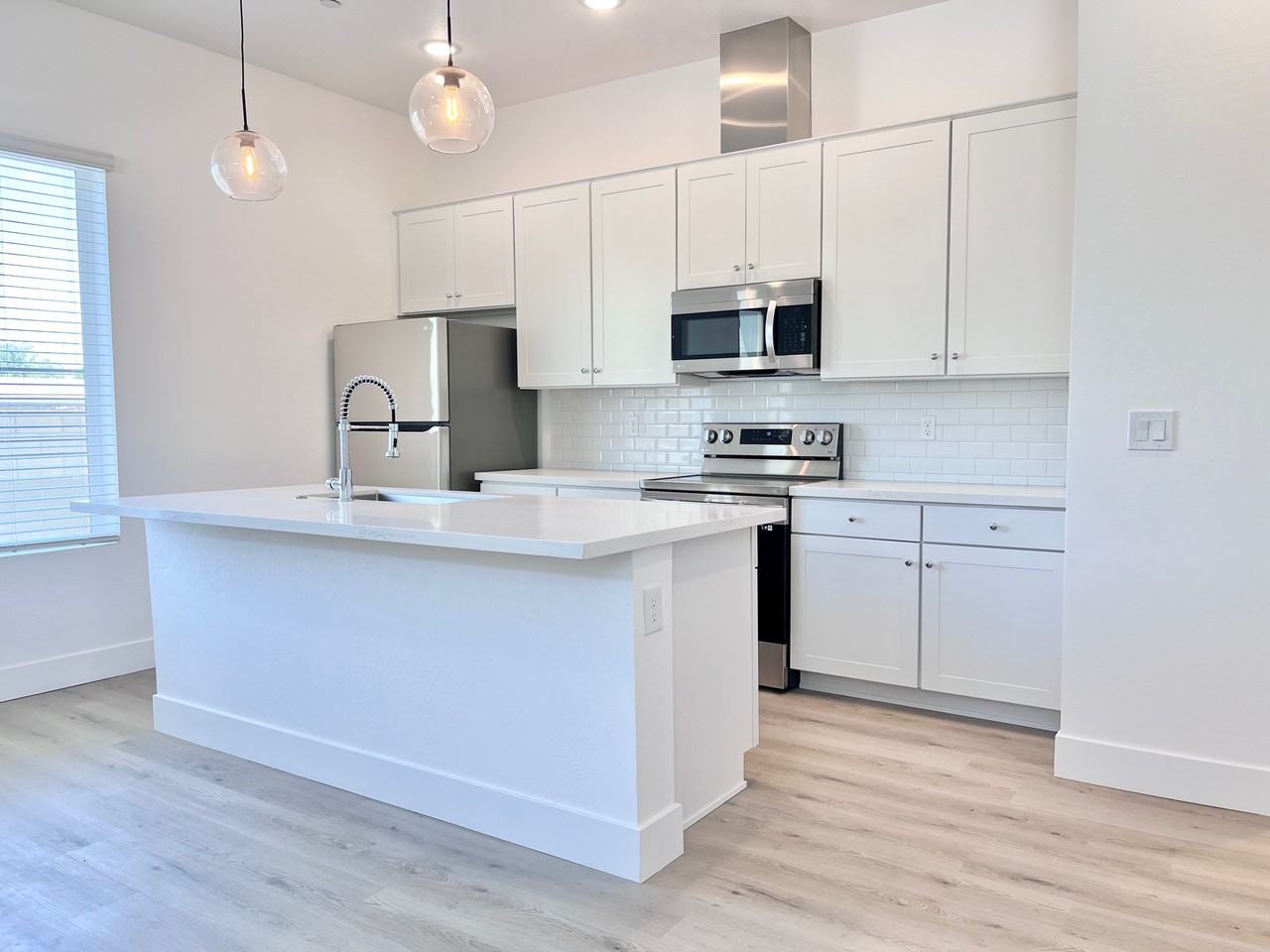 1247 E Colter St #11 - Photo 3 of 50