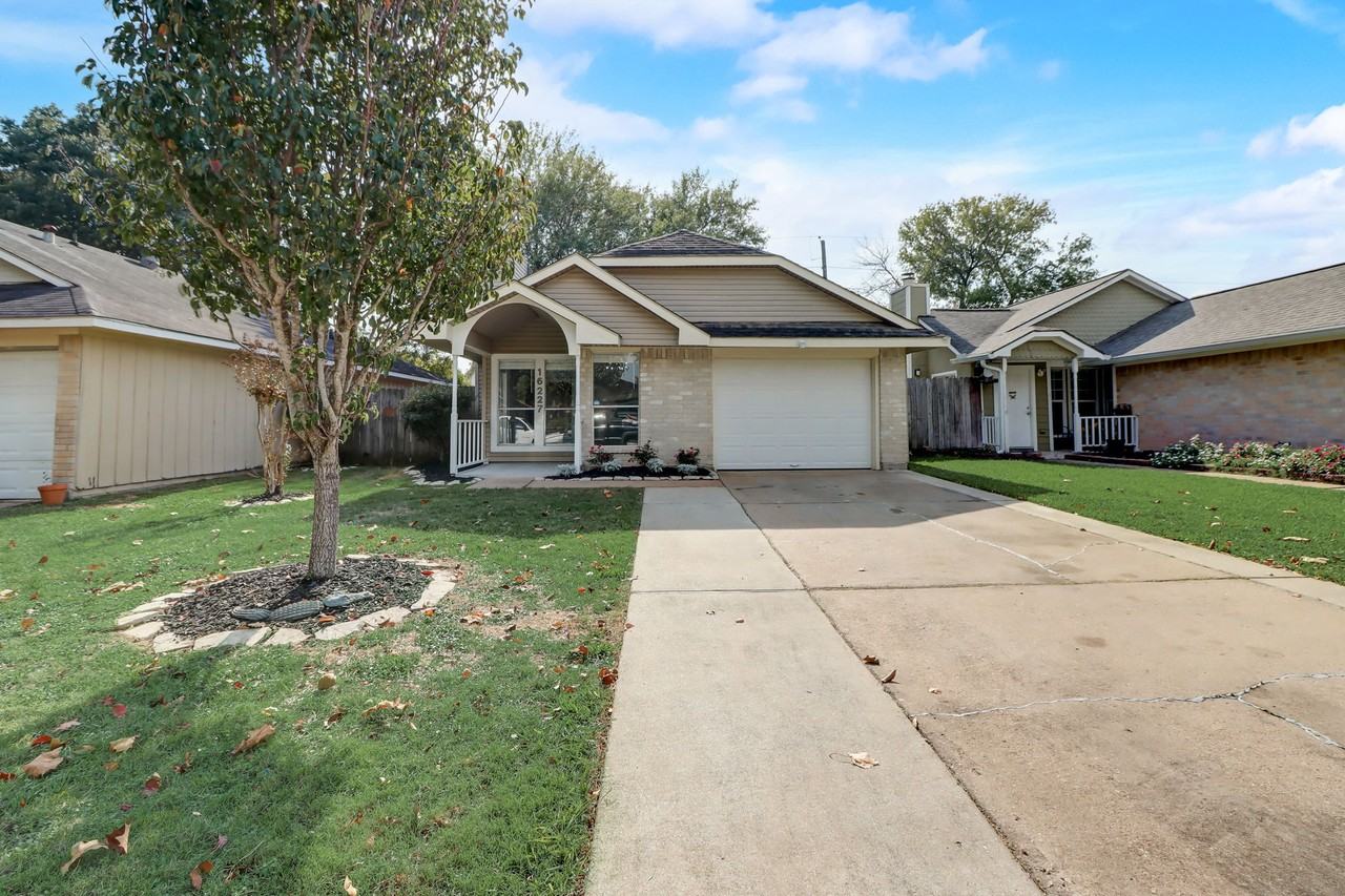 16227 Barbarossa Dr #NA - Photo 3 of 30