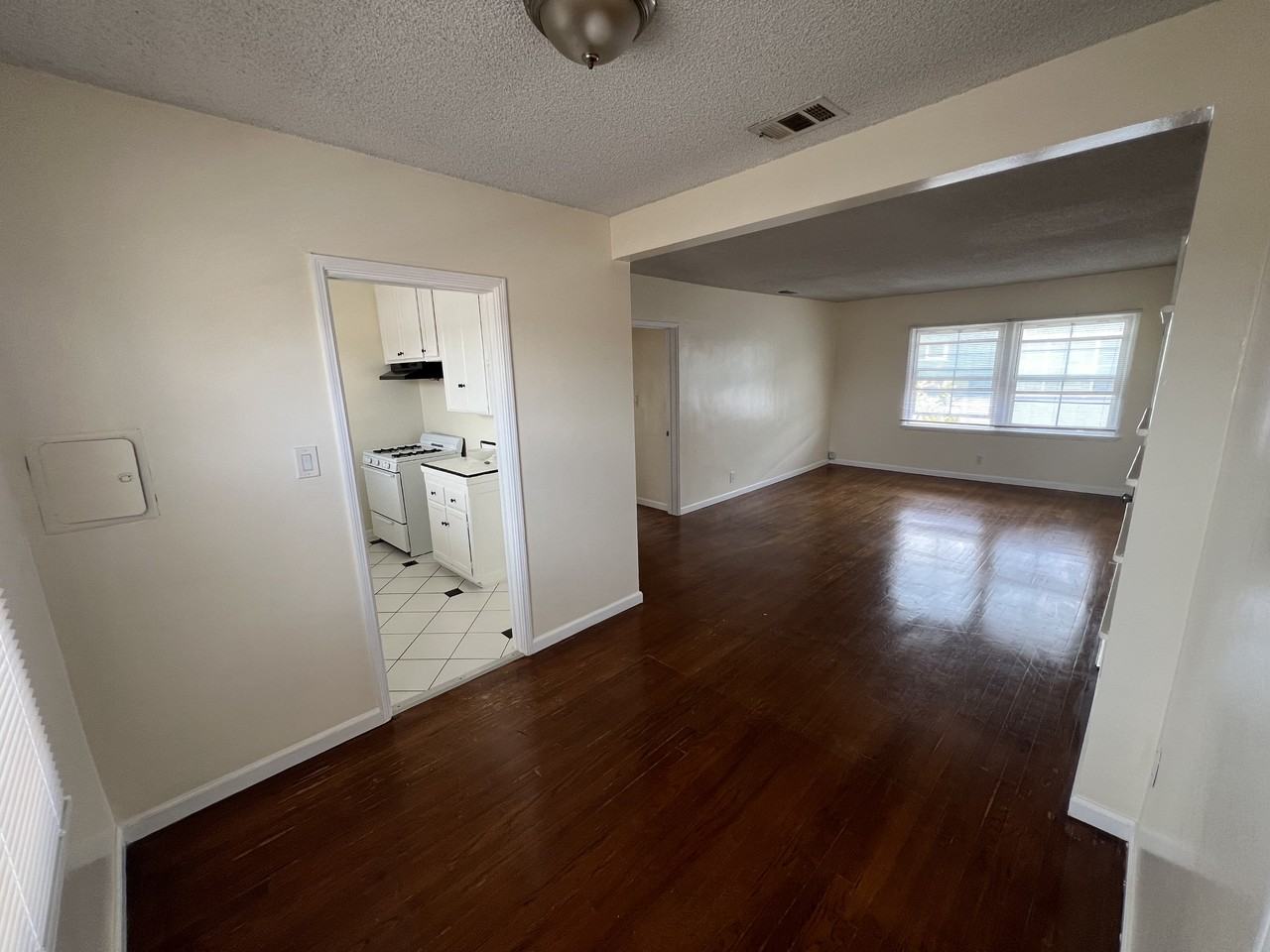 3927 W 105th St #C - Photo 3 of 21