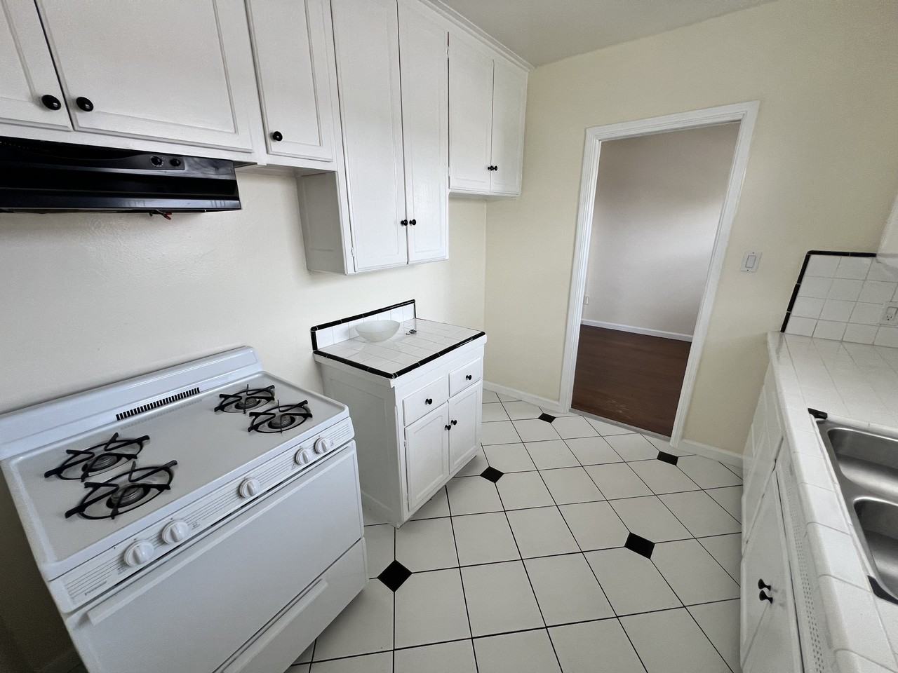 3927 W 105th St #C - Photo 5 of 21