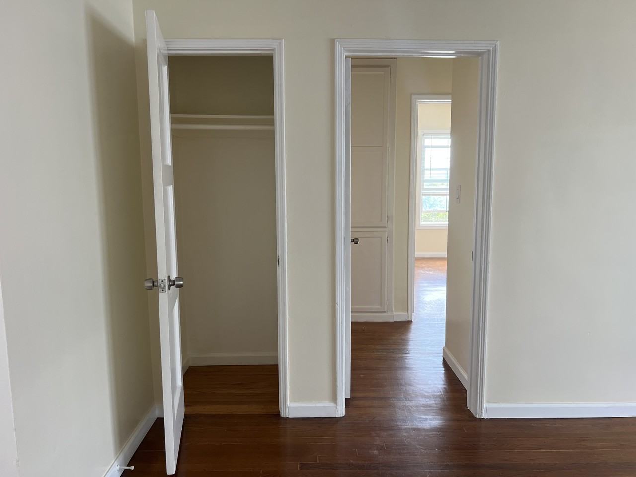 3927 W 105th St #C - Photo 7 of 21