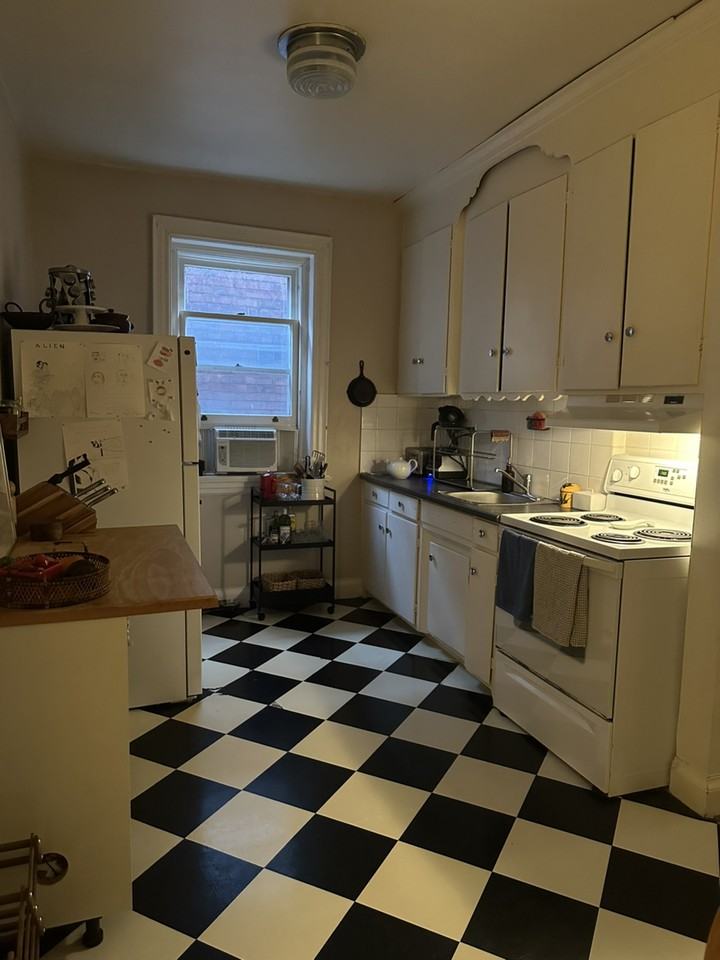 99 Roncesvalles Ave - Photo 3 of 12