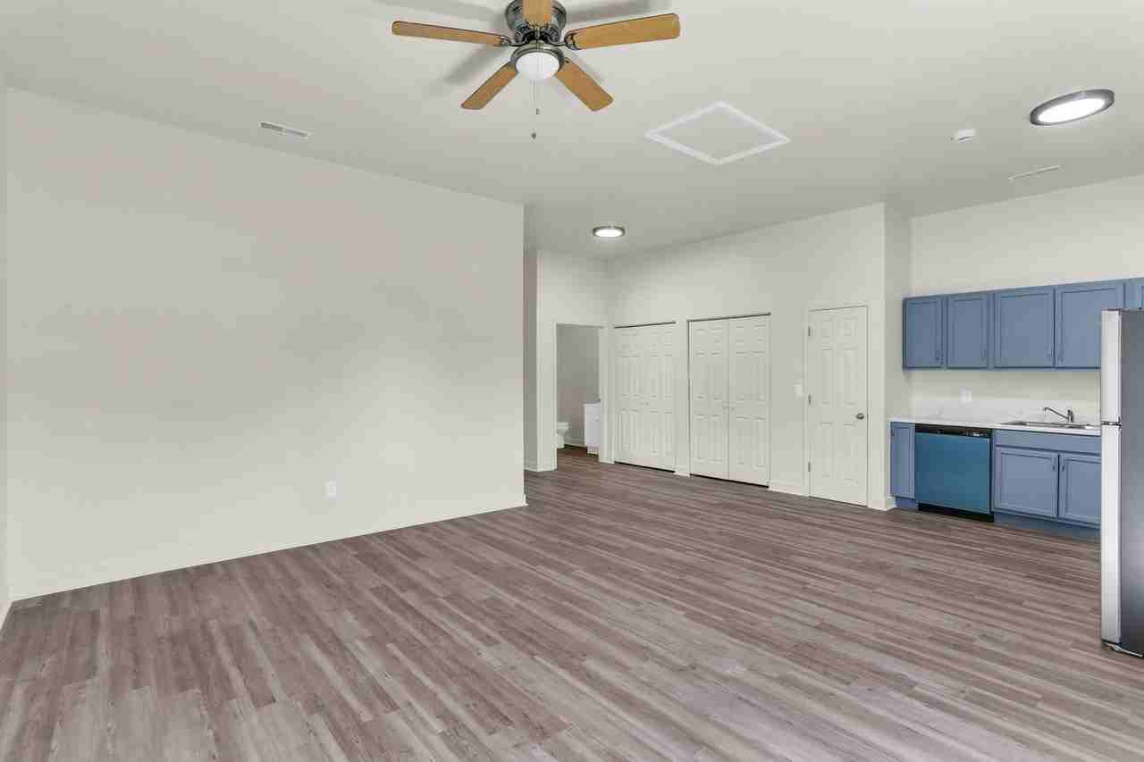 1905 N Cunningham Ave - Photo 7 of 25