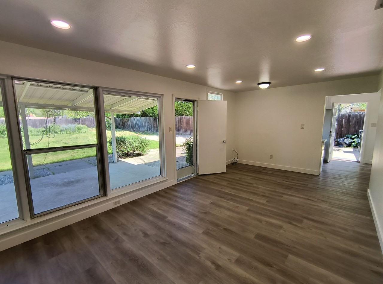 8155 Oahu Dr - Photo 3 of 24