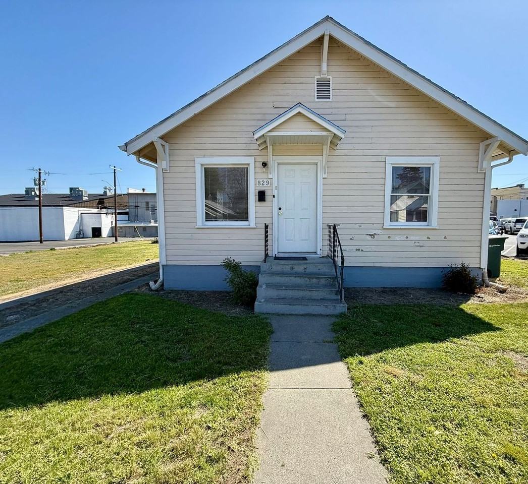 829 7th St - Photo 2 of 29