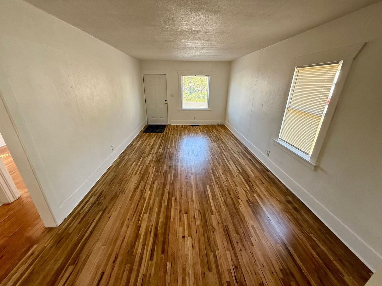 829 7th St - Photo 6 of 29