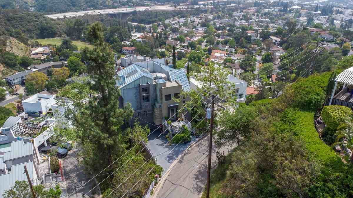 1667 Gladys Dr - Photo 3 of 47