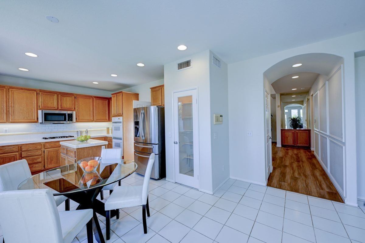 20340 Channing Ln - Photo 5 of 17