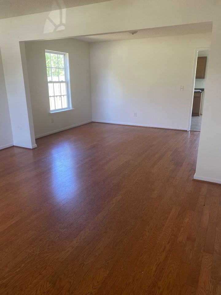 401 Grand National Ln - Photo 3 of 41