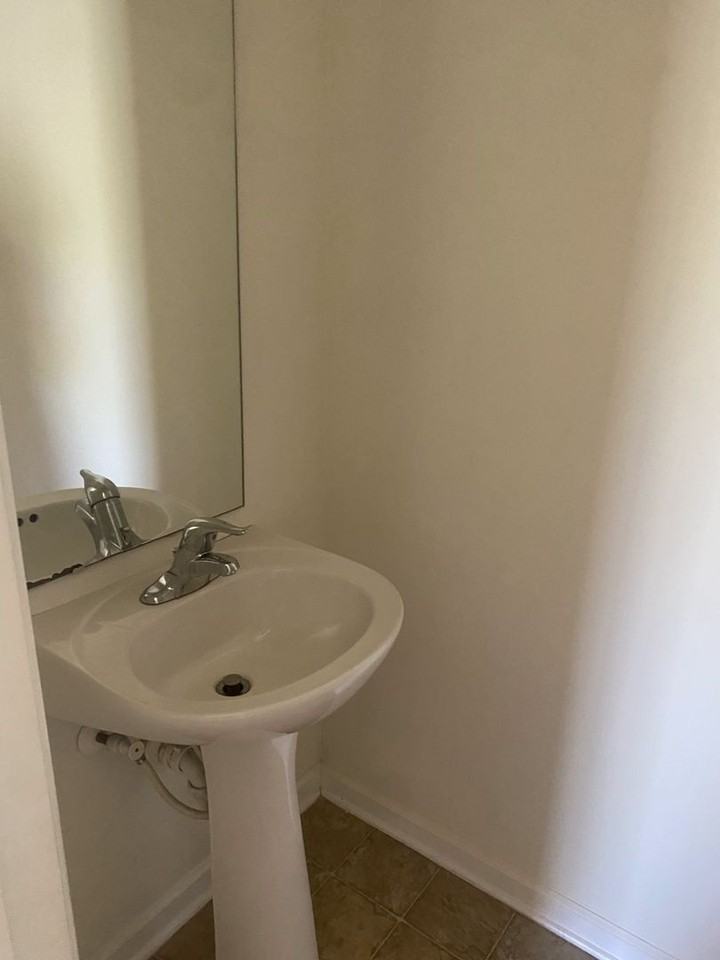 401 Grand National Ln - Photo 6 of 41