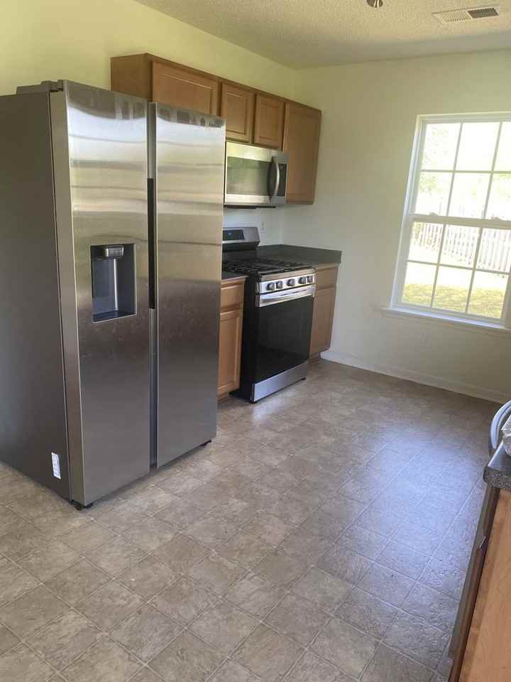 401 Grand National Ln - Photo 7 of 41