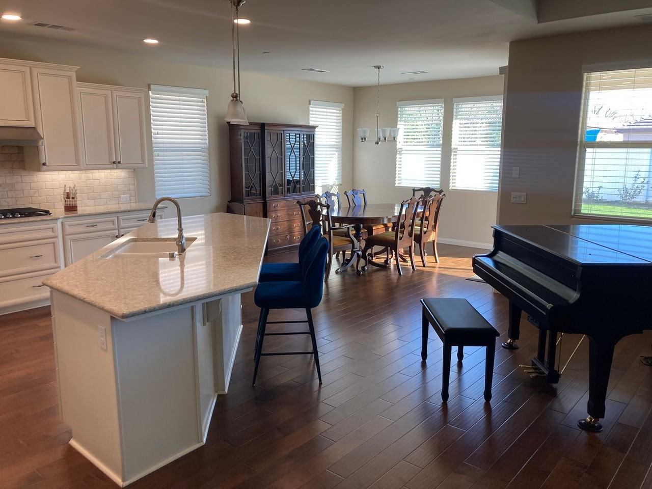 12727 Medallion Dr - Photo 6 of 35