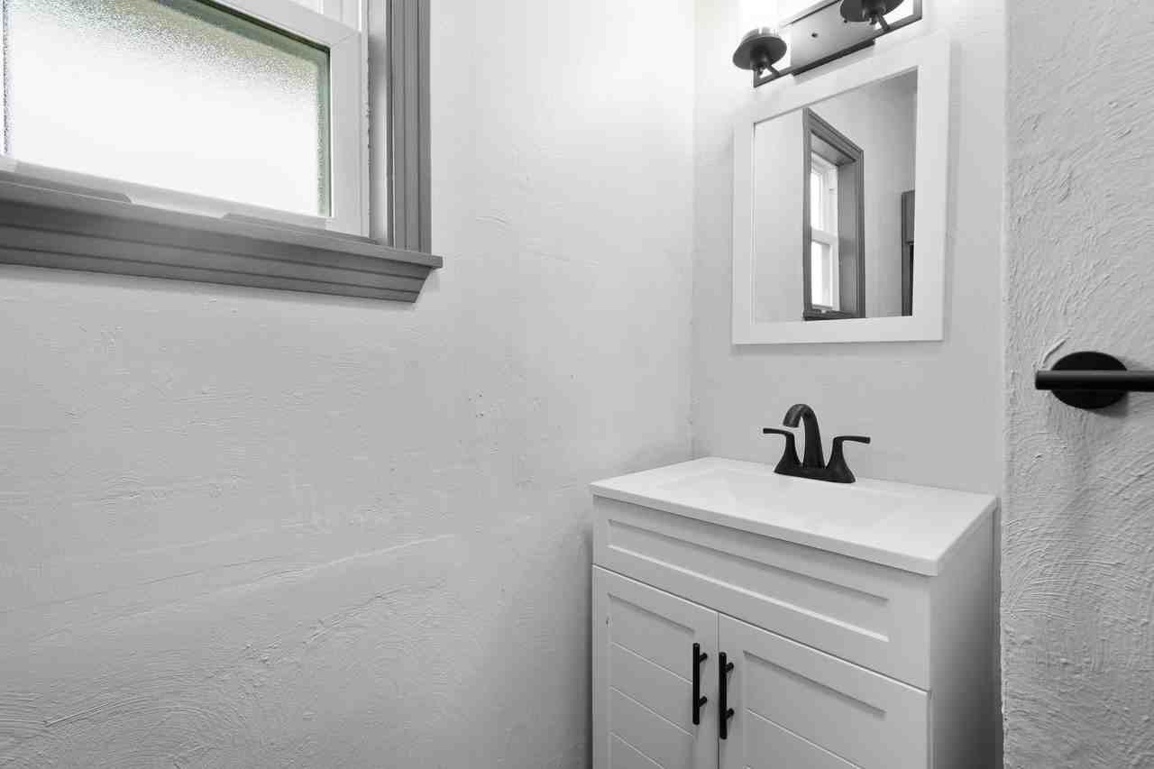1307 Woodward Ave - Photo 2 of 30