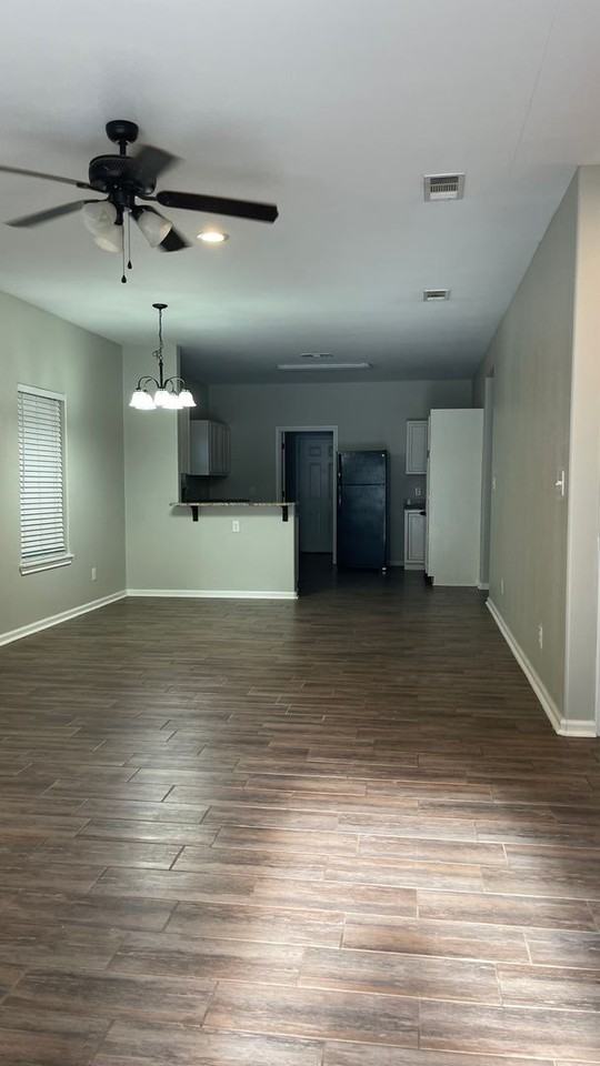 2106 Beverly Dr - Photo 2 of 13