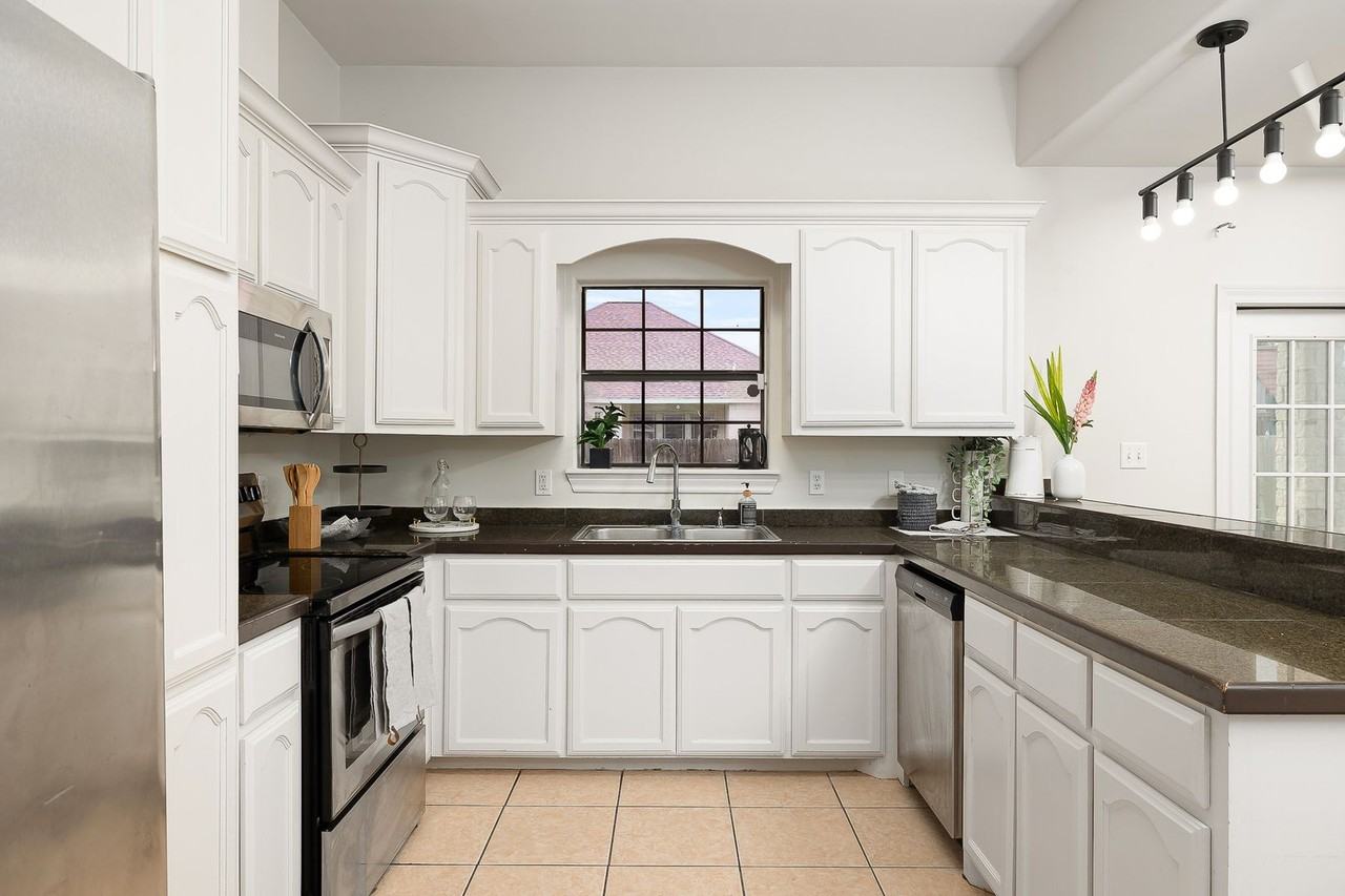 9104 N 28th St - Photo 5 of 16