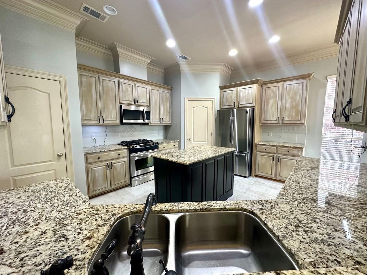 39339 Magazine Ave - Photo 3 of 37
