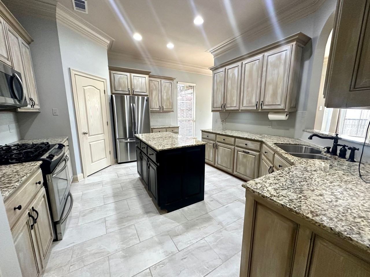 39339 Magazine Ave - Photo 4 of 37