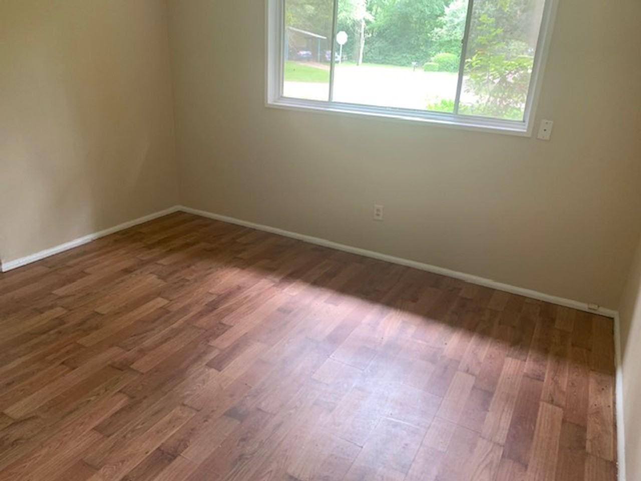 609 Wesley Ln W - Photo 3 of 4