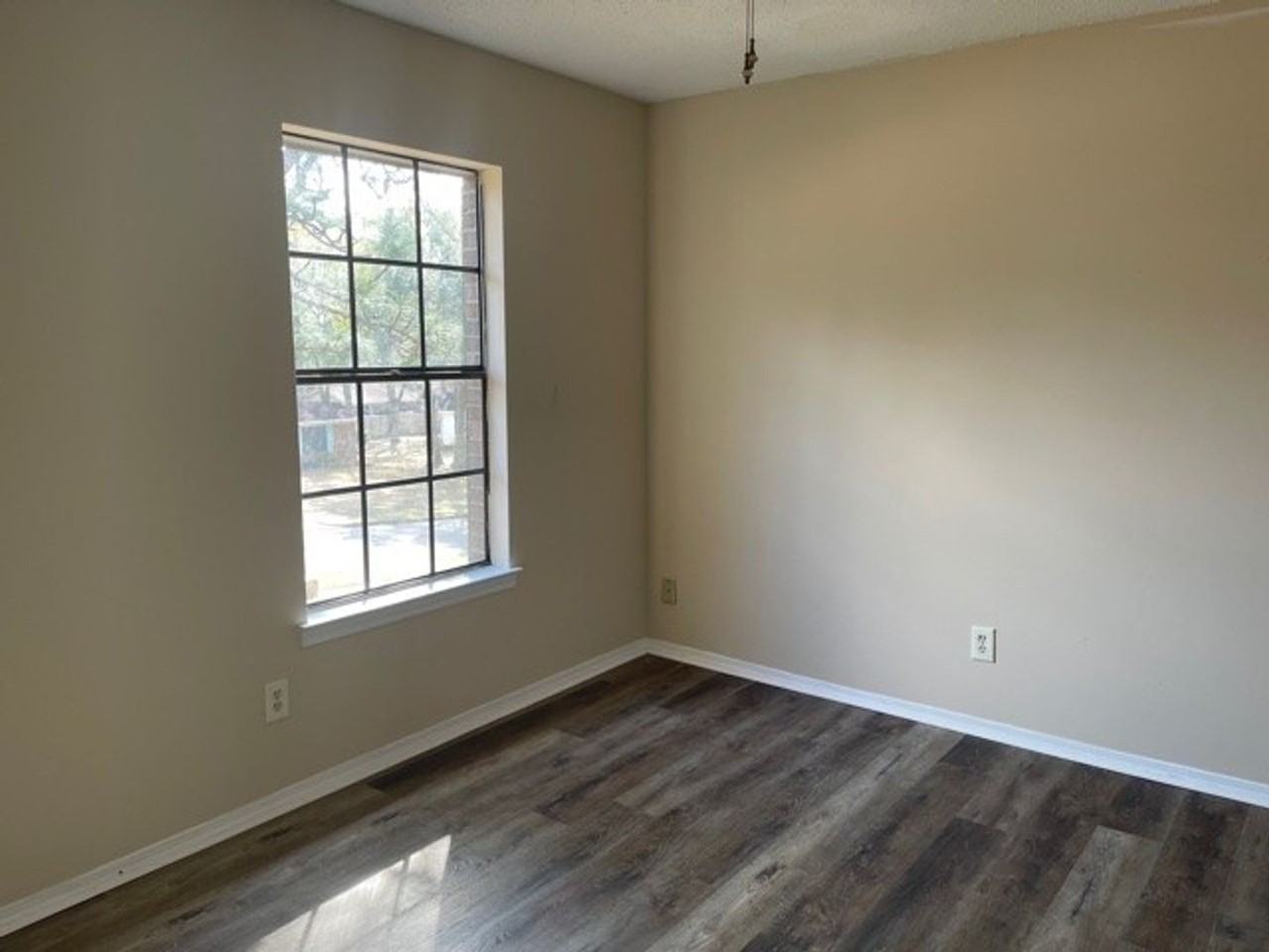 5706 Green Hill Ct - Photo 3 of 13