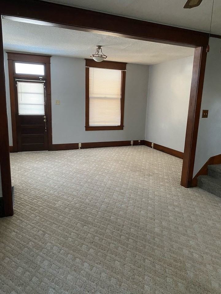 466 Elizabeth St - Photo 3 of 17