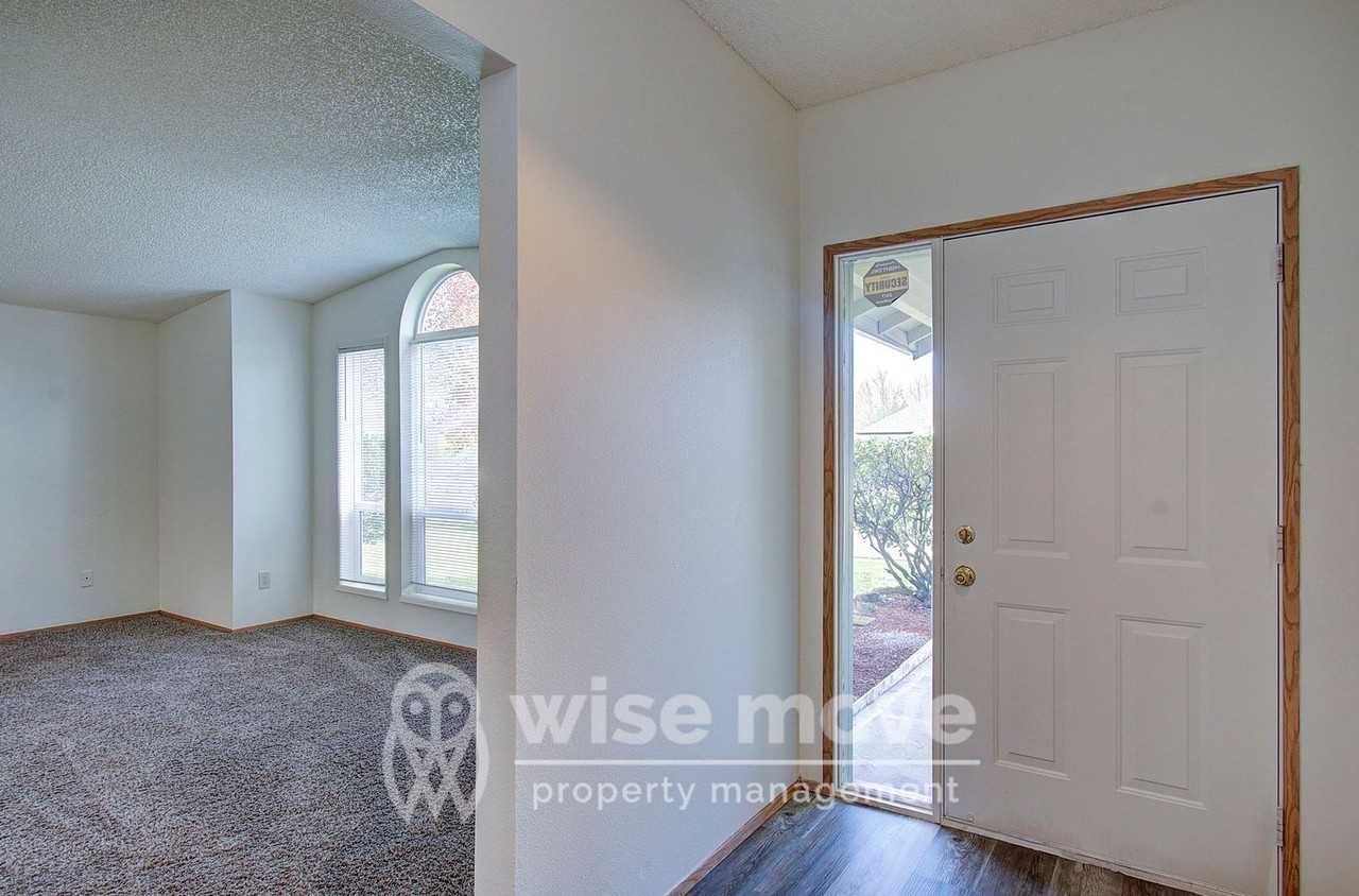 1909 Ne 154th St - Photo 5 of 31