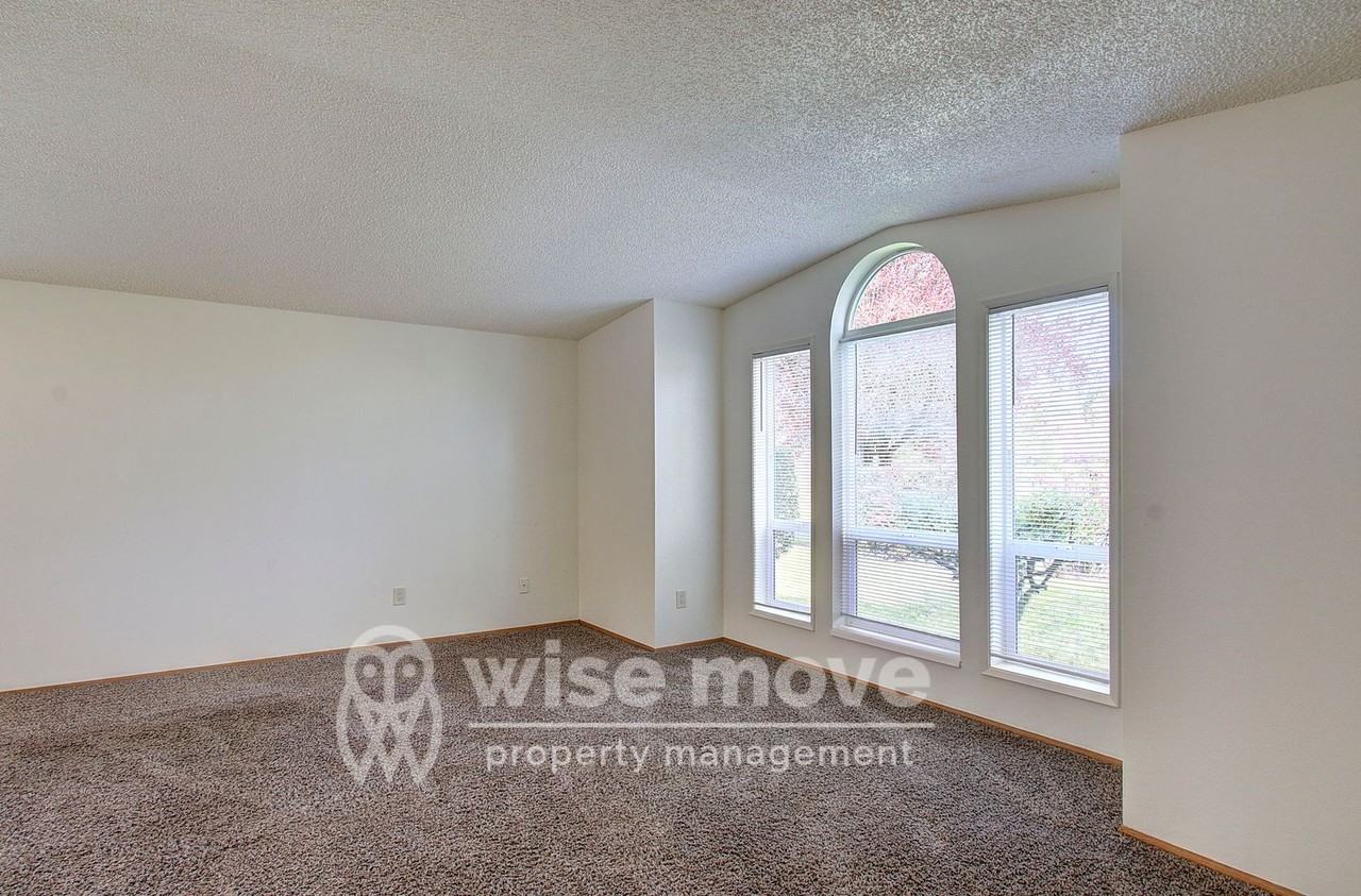 1909 Ne 154th St - Photo 7 of 31