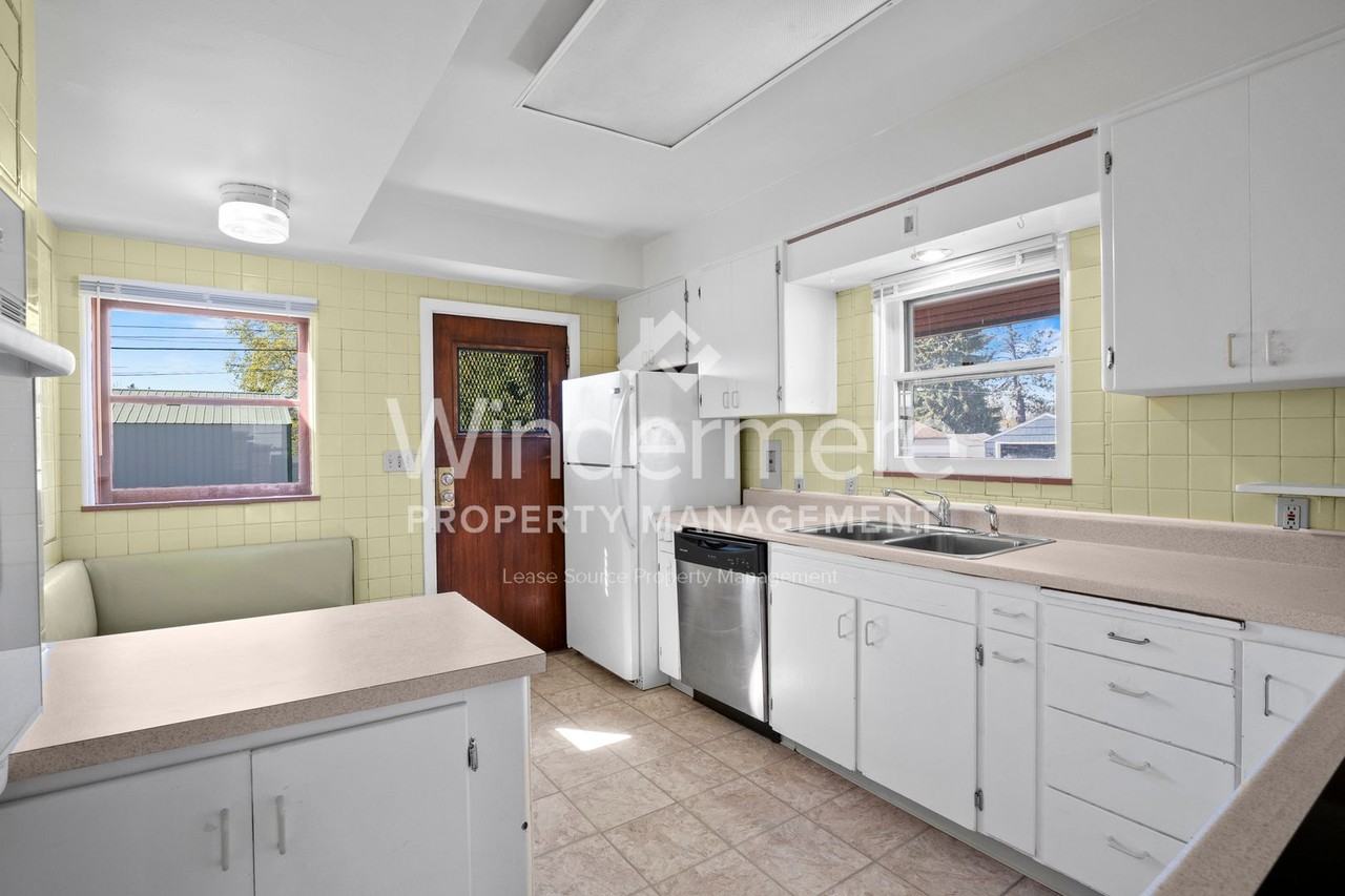 3422 N Nettleton St - Photo 3 of 30