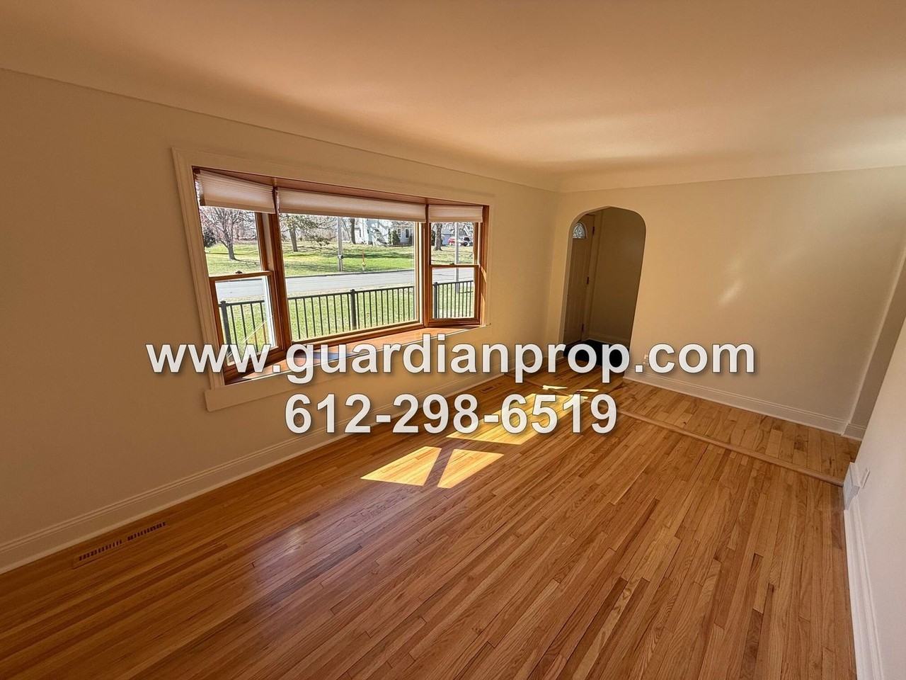 2202 Saint Croix St - Photo 2 of 28