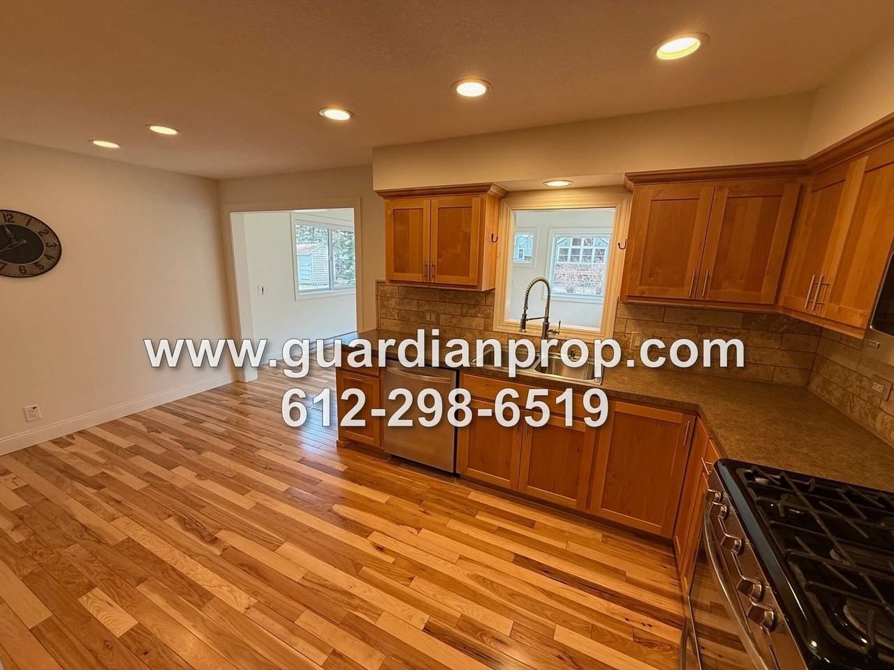 2202 Saint Croix St - Photo 4 of 28