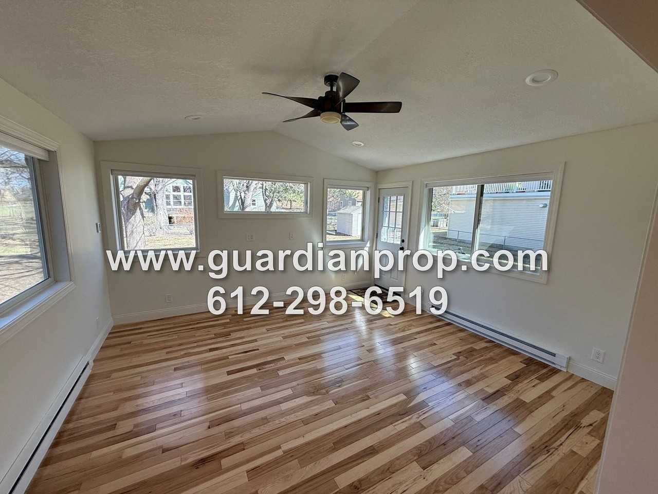 2202 Saint Croix St - Photo 6 of 28