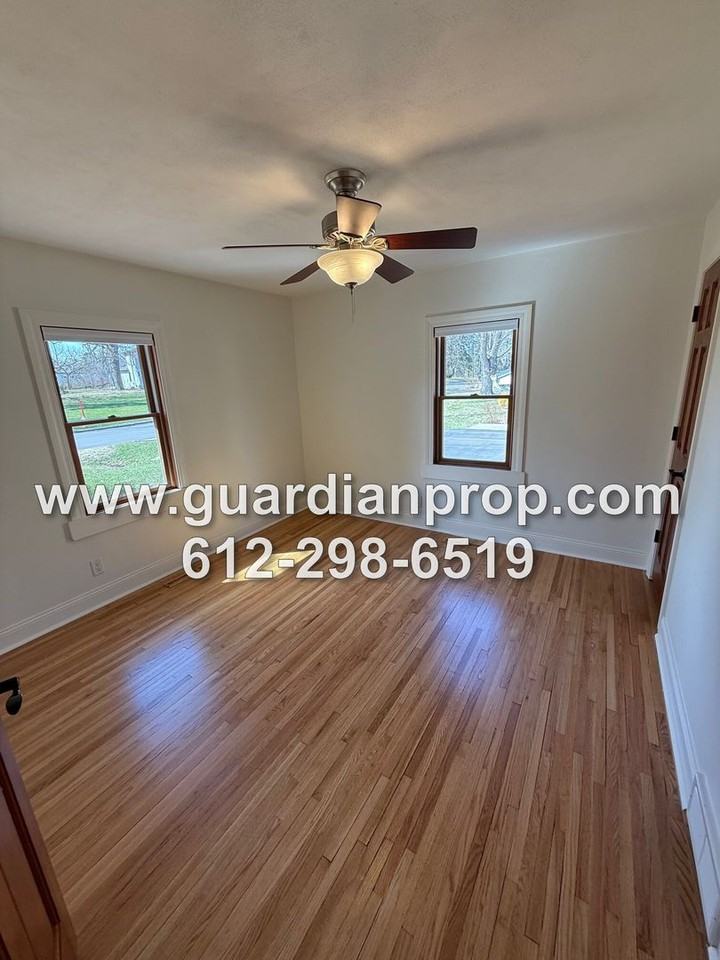 2202 Saint Croix St - Photo 7 of 28
