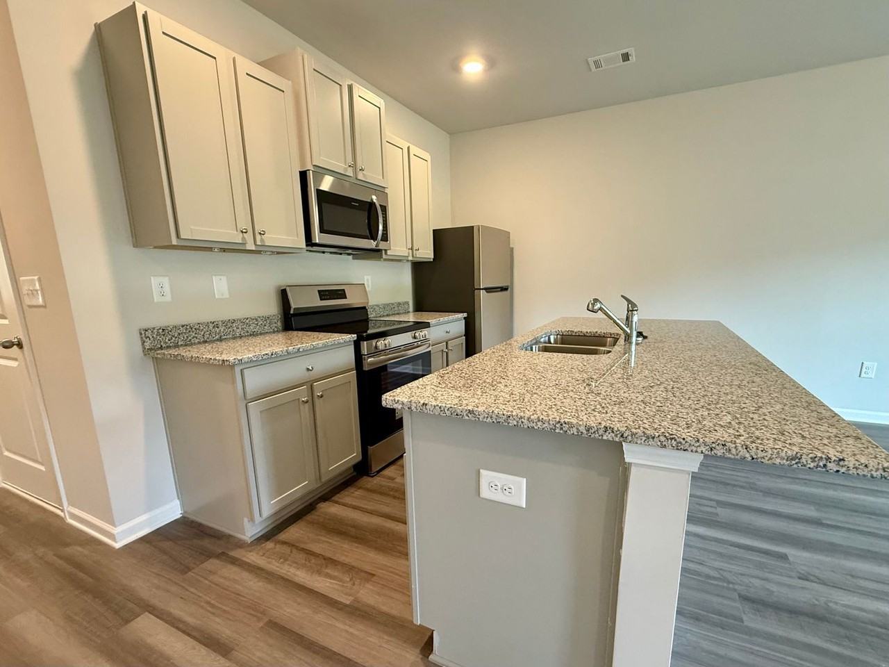 151 Village Green Dr Nw - Photo 3 of 15