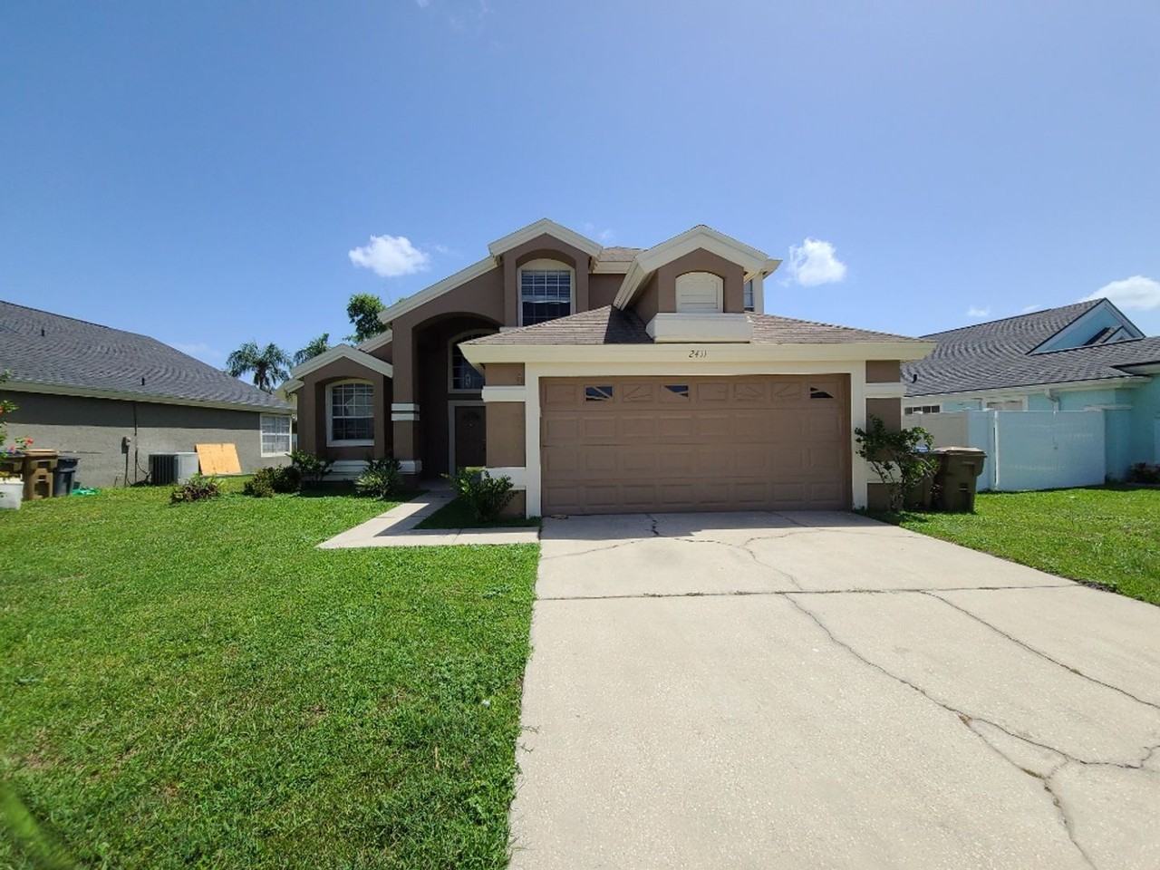 2411 Berkshire Ct - Photo 2 of 28