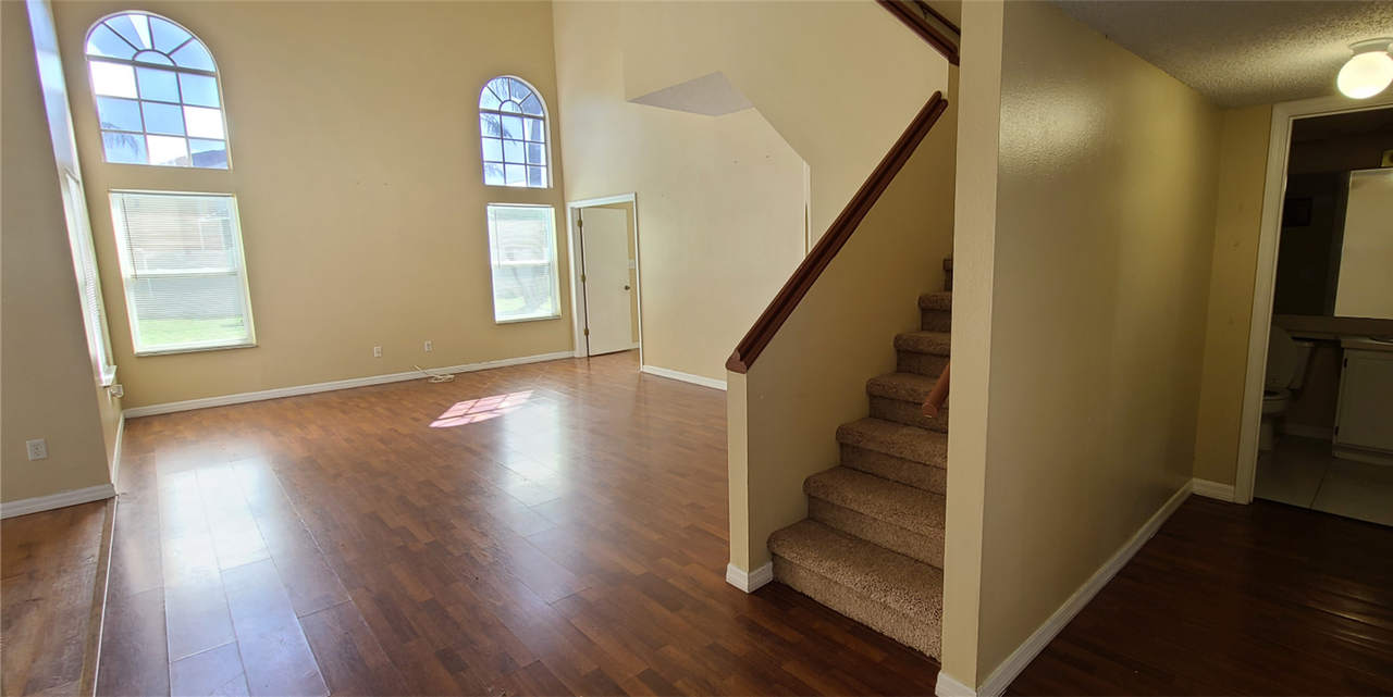 2411 Berkshire Ct - Photo 3 of 28