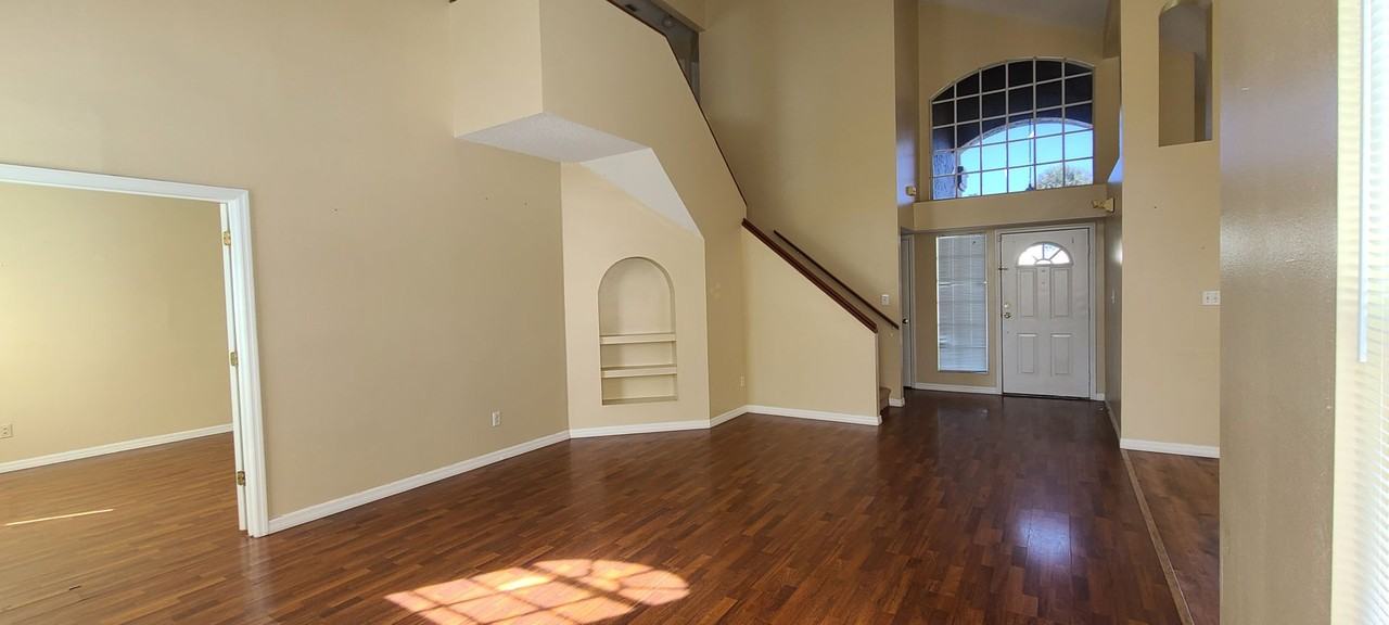 2411 Berkshire Ct - Photo 4 of 28
