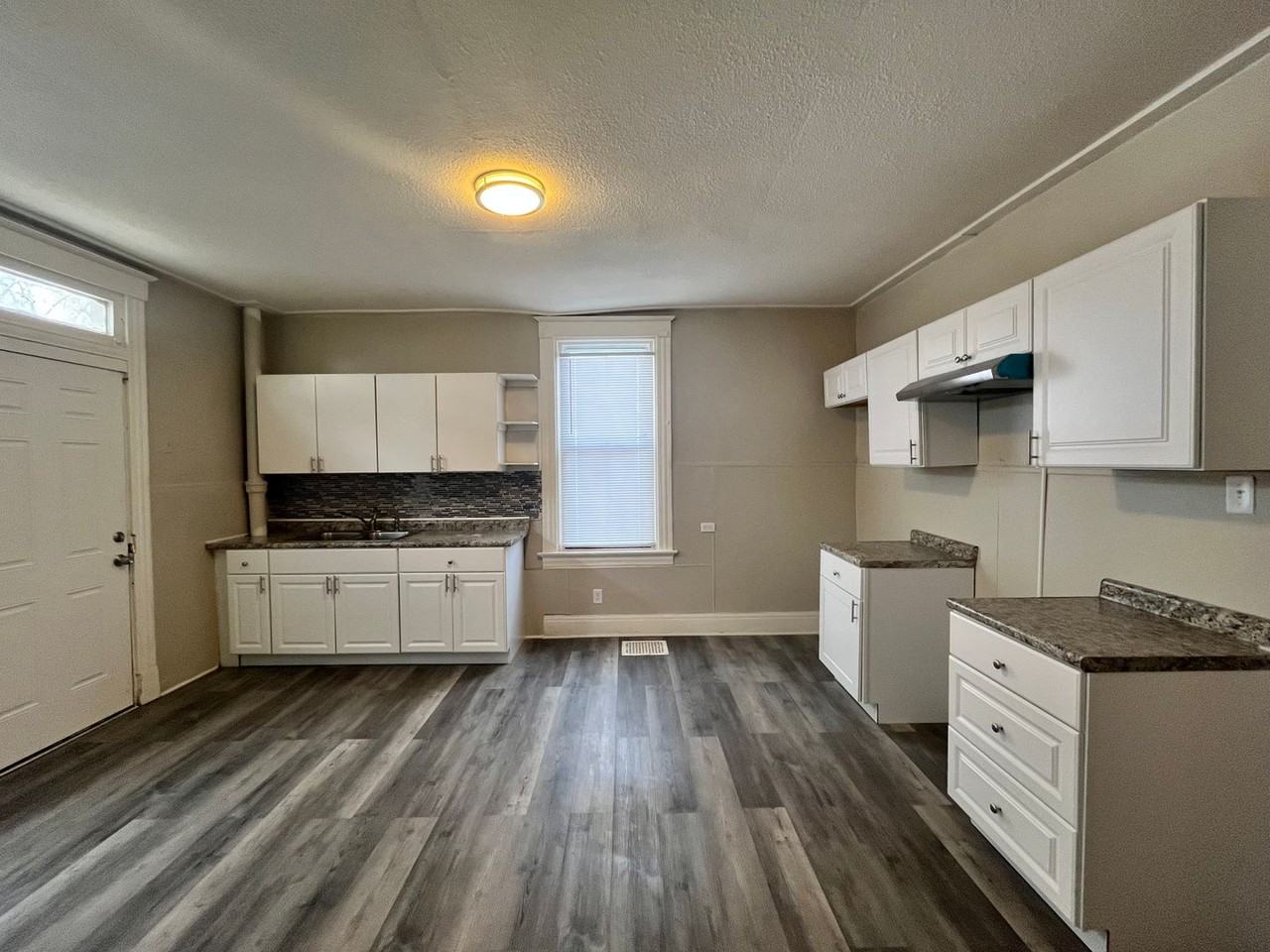 7605 Anthony Wayne Ave - Photo 2 of 14