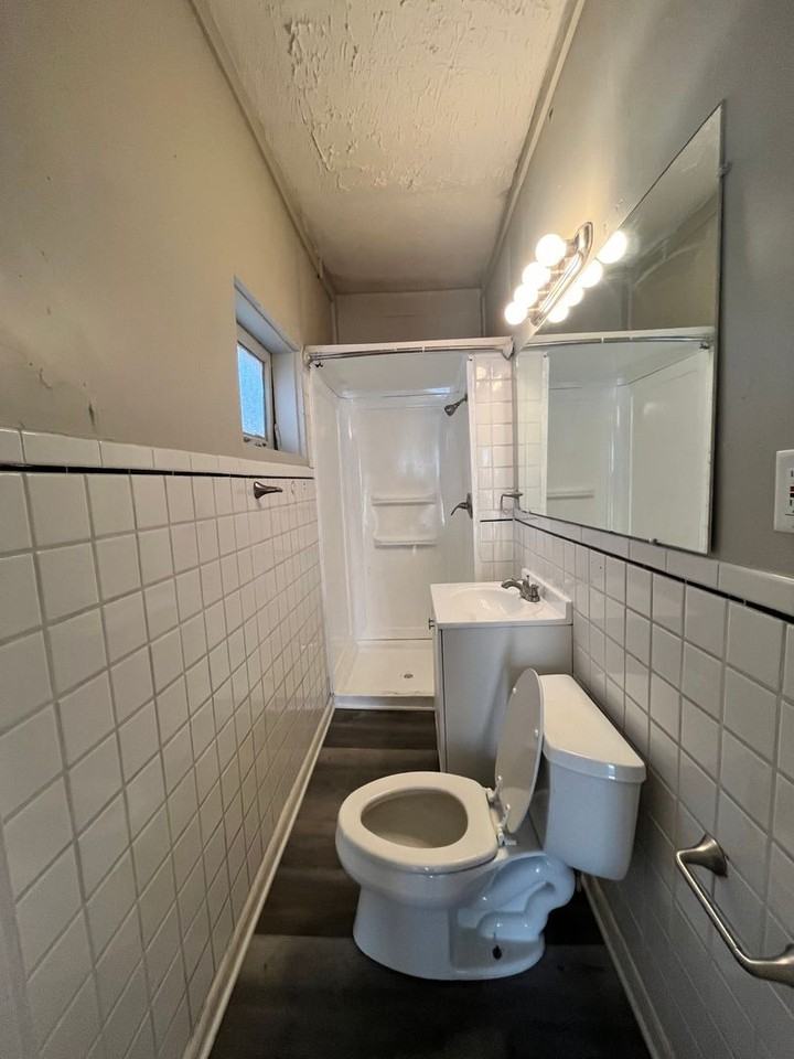 7605 Anthony Wayne Ave - Photo 3 of 14