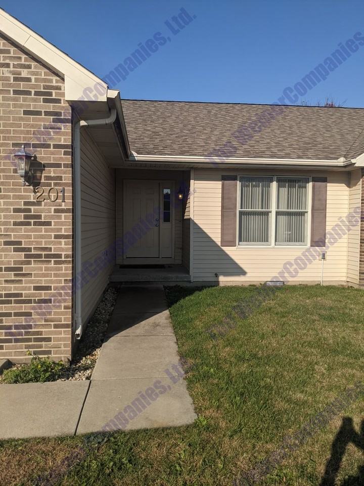 201 Red Bud Dr - Photo 3 of 32