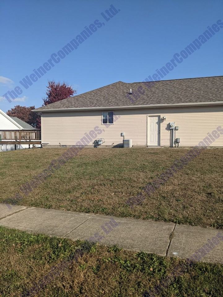 201 Red Bud Dr - Photo 2 of 32