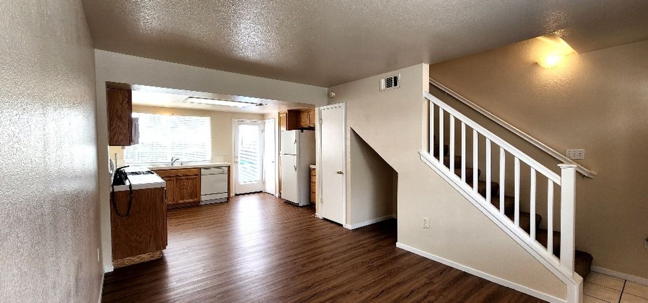 809 Daniels Ave - Photo 3 of 11